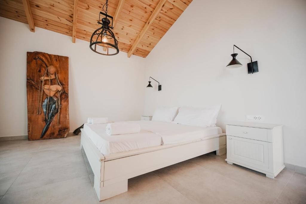 Postel nebo postele na pokoji v ubytování Drymades Bungalows Adults Only