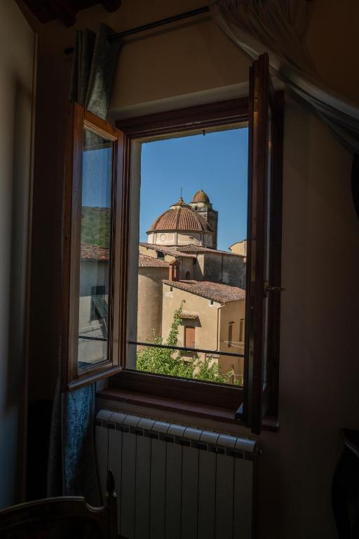 a window with a view of a building at Cathedral-luxury-stay sauna & massage in Pescia