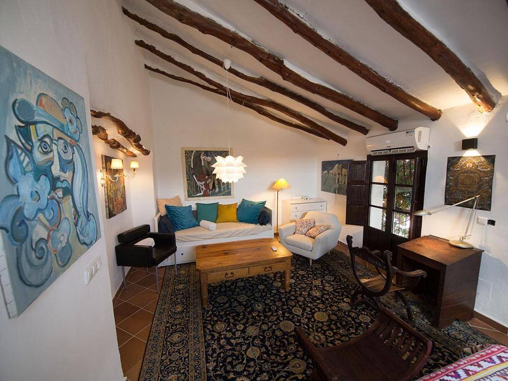 a living room with a couch and a table at Guest House Bellaguarda in Altea