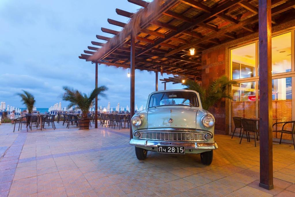 A restaurant or other place to eat at Sol Luna Bay All Inclusive