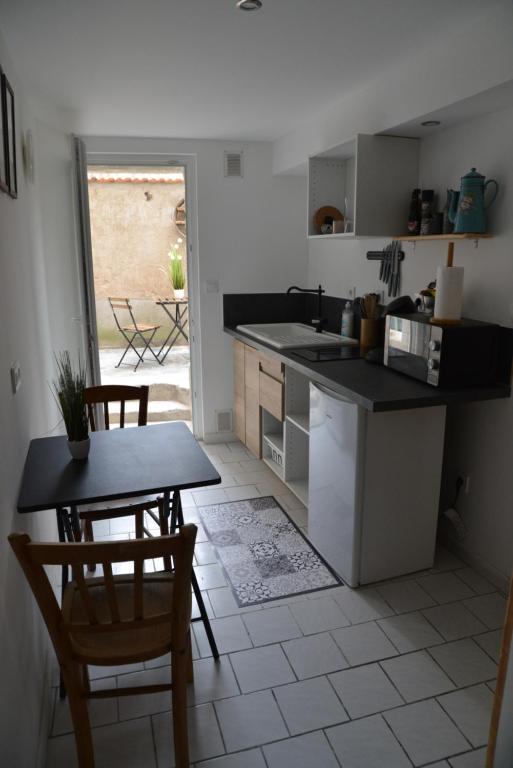 Kuchyň nebo kuchyňský kout v ubytování DNJ Appart Hotel