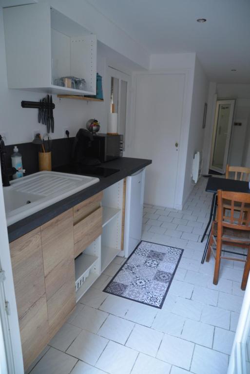 Kuchyň nebo kuchyňský kout v ubytování DNJ Appart Hotel