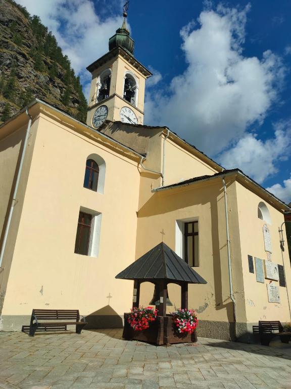 Zdjęcie z galerii obiektu Trilocale partenza seggiovia Jolanda Trinité - CIR n 0009 w mieście Gressoney-la-Trinité