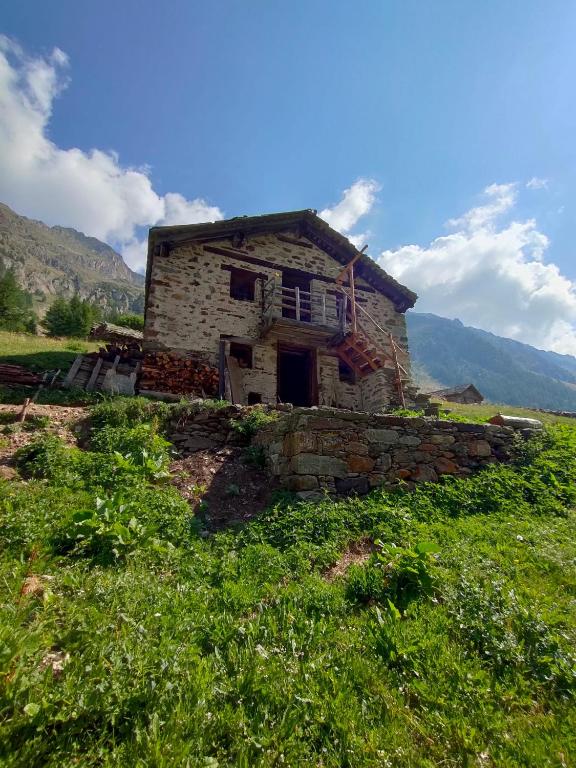 Zdjęcie z galerii obiektu Trilocale partenza seggiovia Jolanda Trinité - CIR n 0009 w mieście Gressoney-la-Trinité