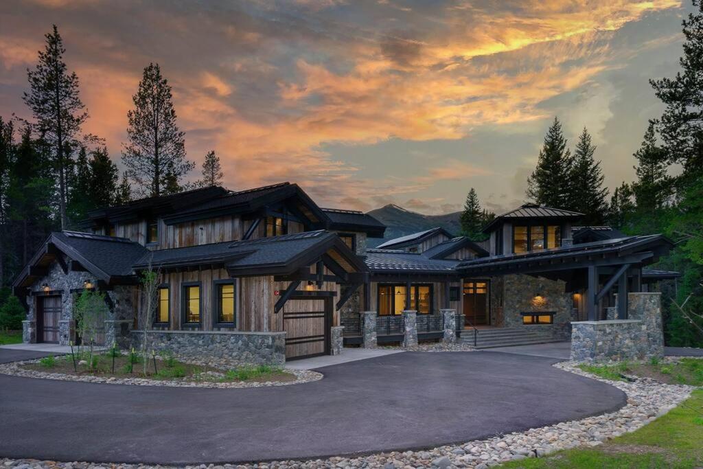 Photo inspiration: Visual Reference: The Mountain Gem Estate Modern Luxury Mountain Views And Resort