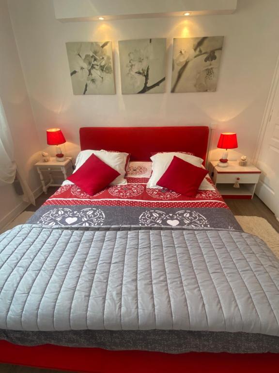 מיטה או מיטות בחדר ב-Appartement Veules roses , la cressonnière: « Veules & Victor « 