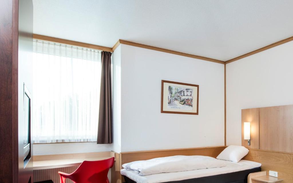 Ένα ή περισσότερα κρεβάτια σε δωμάτιο στο ibis Hotel Eisenach