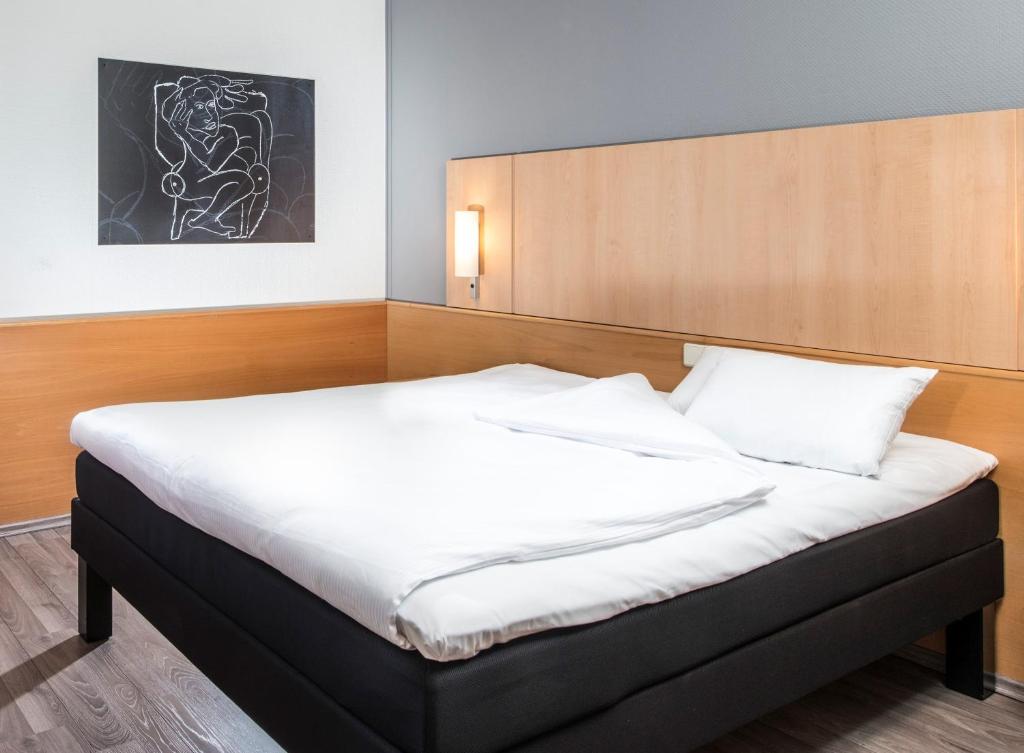 Ένα ή περισσότερα κρεβάτια σε δωμάτιο στο ibis Hotel Eisenach