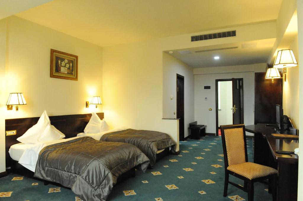 Una cama o camas en una habitación de Hotel Delta 4