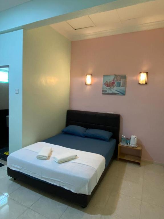 Postel nebo postele na pokoji v ubytování TAMIM SUITE GROUP HOTEL Dungun