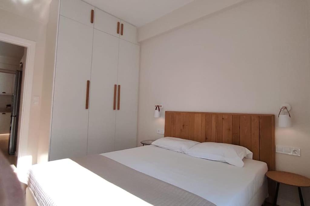 Postel nebo postele na pokoji v ubytování Harmony suite in the center of kalamata