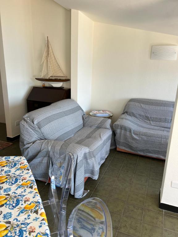 Kép NAUTILUS VISTA MARE MOZZAFIATO a 180 GRADI- POSTO AUTO PRIVATO - 2 CAMERE MATRIMONIALI più 1 DIVANO LETTO SINGOLO-SKY,NETFLIX-WIFI 200MG szállásáról Rapallóban a galériában