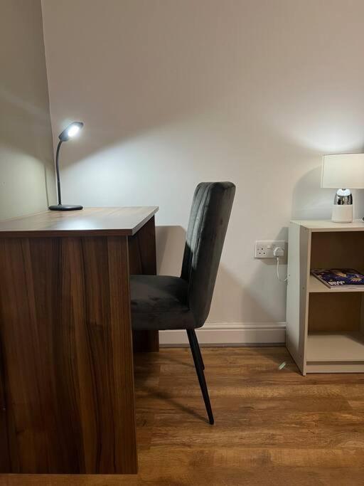 Comfortably furnished 2 bedroom home in Bolton - Two-Bedroom Apartment