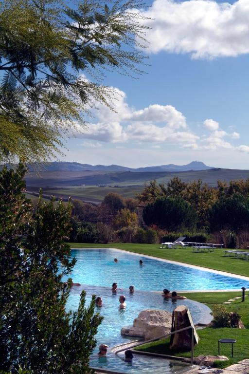 Bazén v ubytovaní Adler Spa Resort Thermae alebo v jeho blízkosti