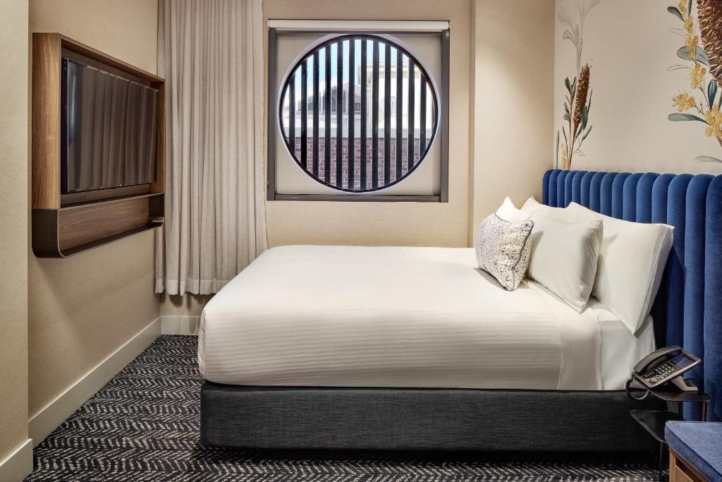 Postel nebo postele na pokoji v ubytování Aiden by Best Western Darling Harbour