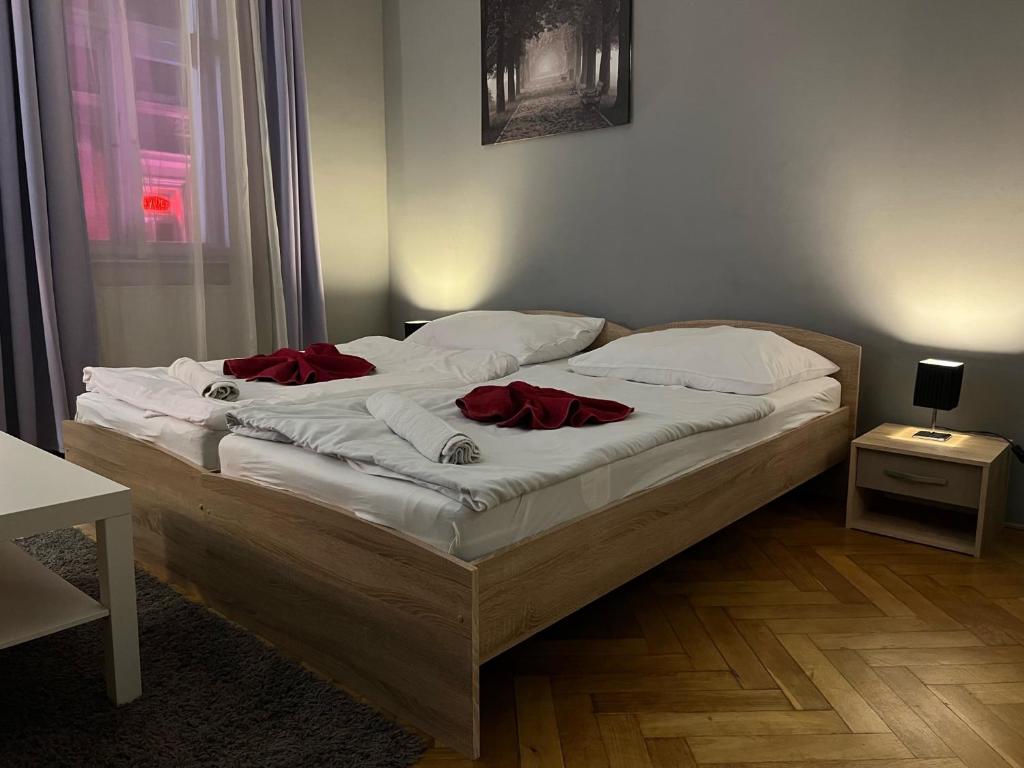 Postel nebo postele na pokoji v ubytování GLOBE Hostel Prague ADULTS ONLY