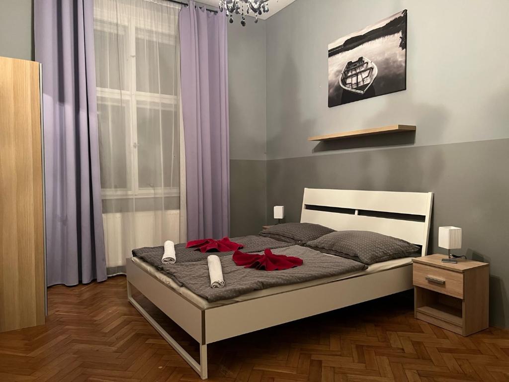 Postel nebo postele na pokoji v ubytování GLOBE Hostel Prague ADULTS ONLY