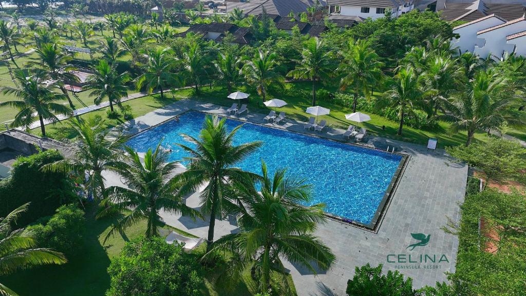 Bazén v ubytování Celina Peninsula Resort Quảng Bình nebo v jeho okolí