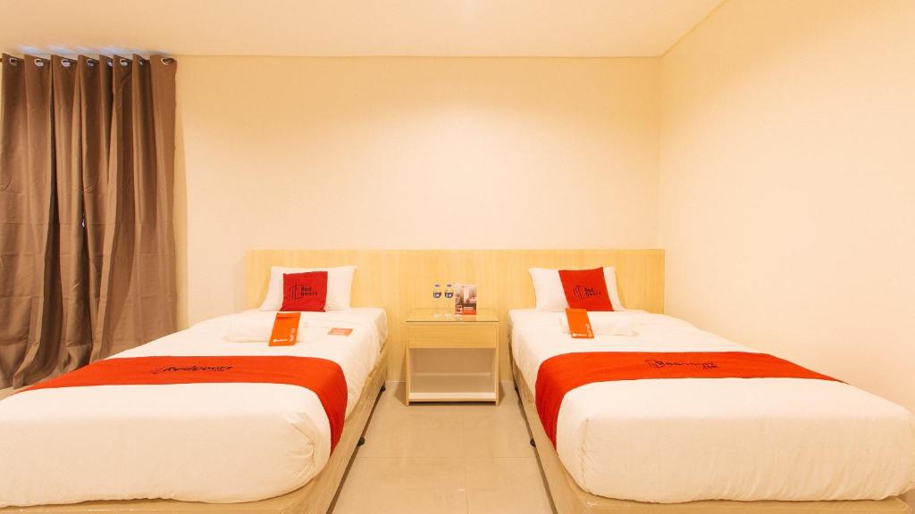 Postel nebo postele na pokoji v ubytování RedDoorz Plus @ Kaizen Suites Taft Avenue