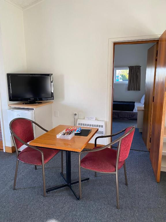 The Redwood Hotel - Resim 11