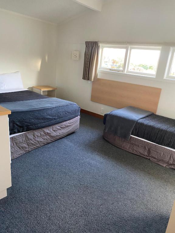 The Redwood Hotel - Resim 10