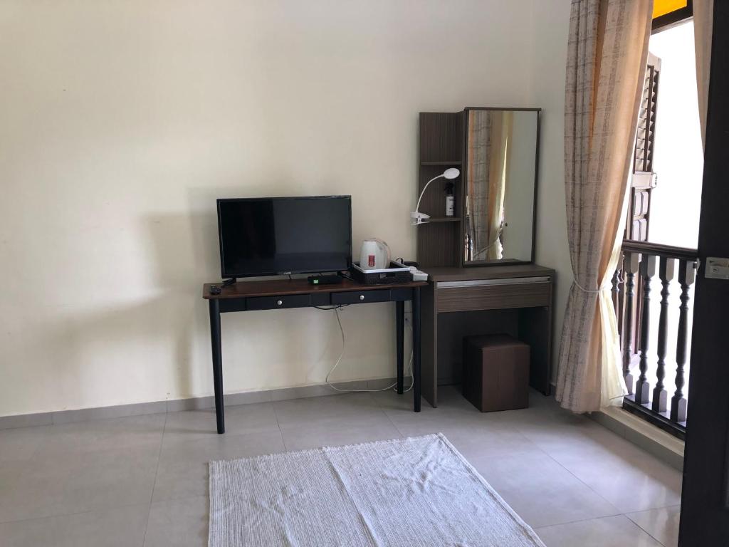 TV a/nebo společenská místnost v ubytování One-Room Homestay 81B Muar