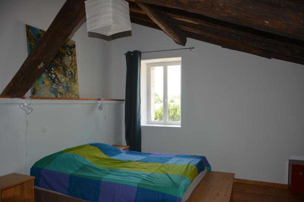 Zdjęcie z galerii obiektu Chambres d'hôtes Les Pieds dans l'herbe w mieście Saint-Julien-Gaulène