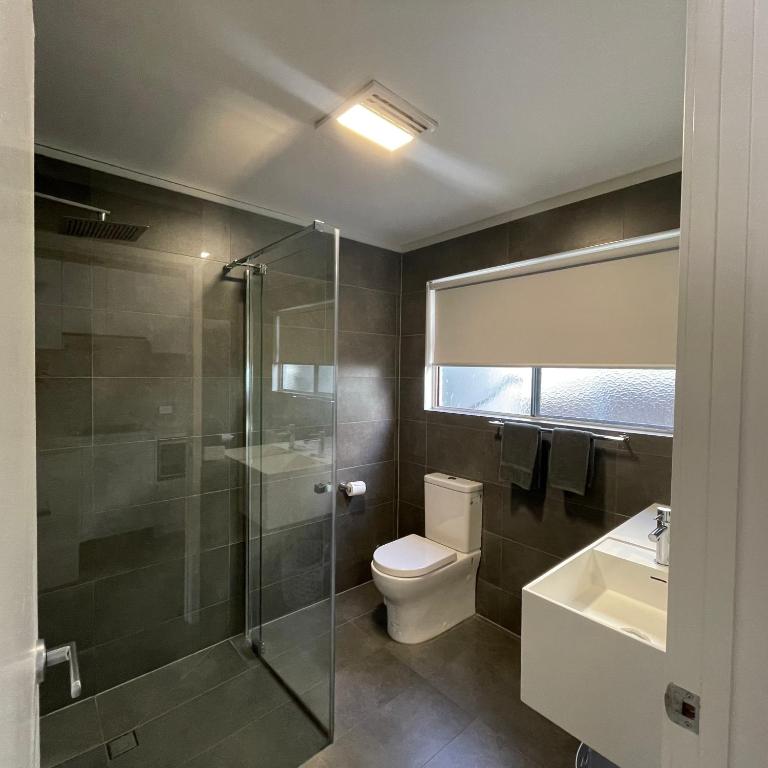 Un baño de Coastal Motel