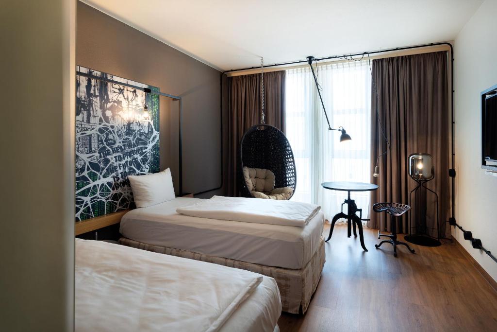 Postel nebo postele na pokoji v ubytování Seminaris Hotel Nürnberg