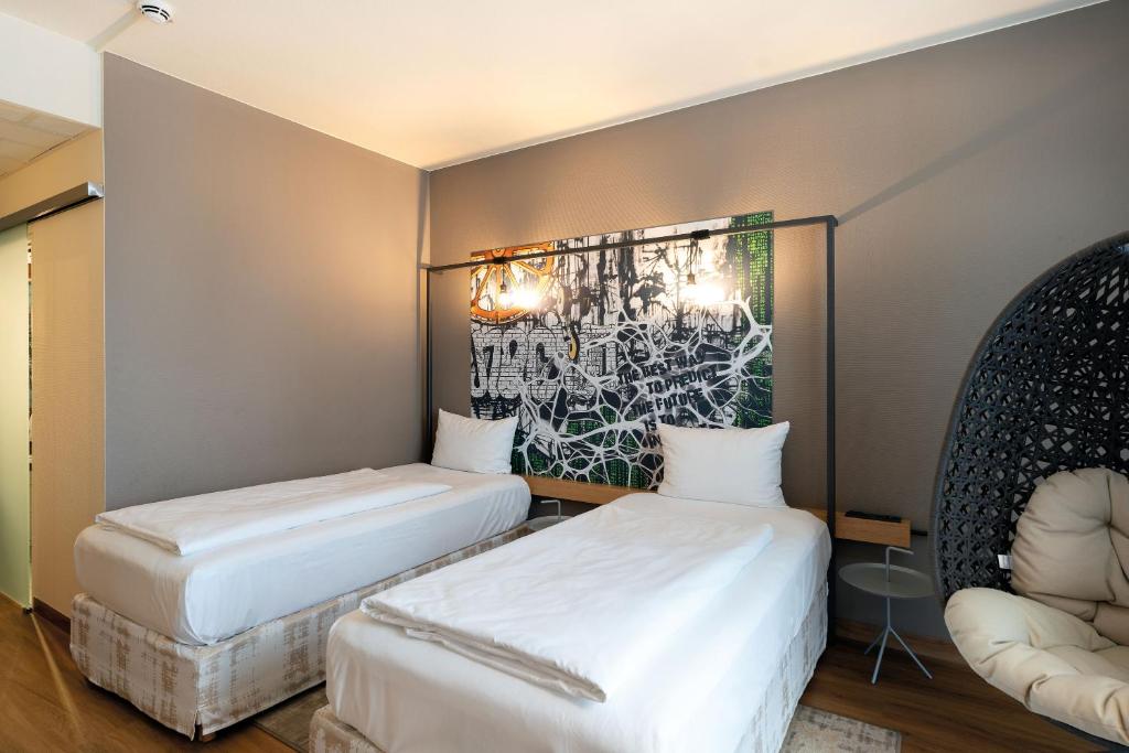 Postel nebo postele na pokoji v ubytování Seminaris Hotel Nürnberg