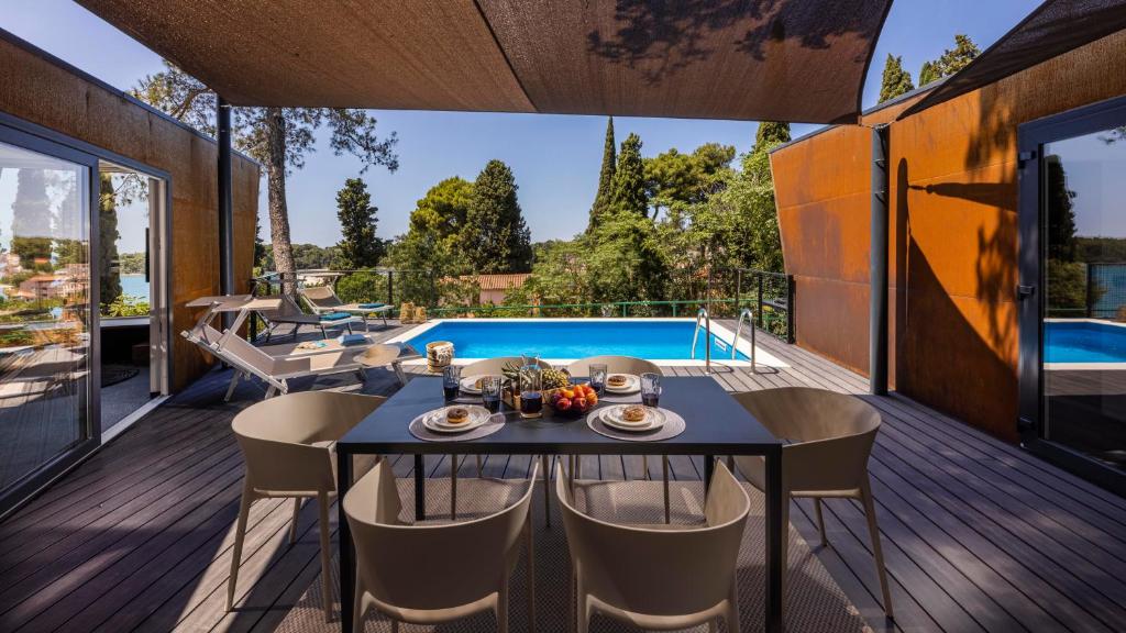 Porton Nature Hideouts - 2