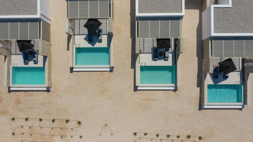 Bazén v ubytování T7 LUXURY VILLAS PAROS nebo v jeho okolí