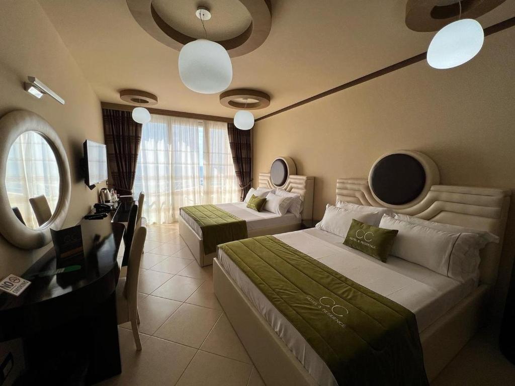 Postel nebo postele na pokoji v ubytování CC Hotel & Residence