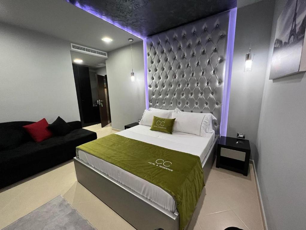 Postel nebo postele na pokoji v ubytování CC Hotel & Residence