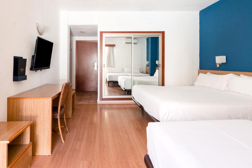 Catalonia Punta del Rey - Family Room (2 Adults + 2 Children)