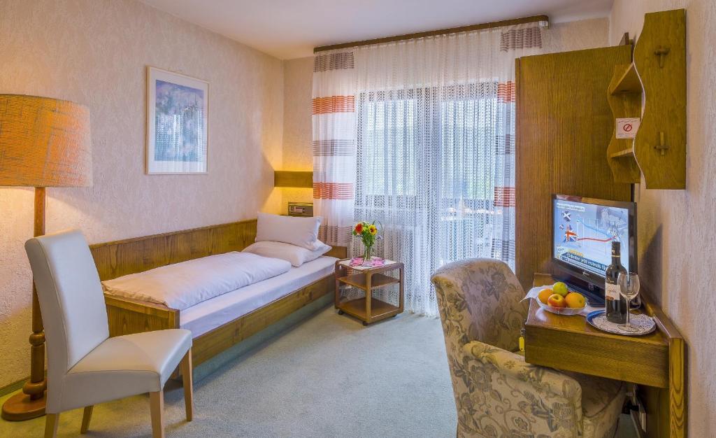 Postel nebo postele na pokoji v ubytování Hotel Schloessmann Garni