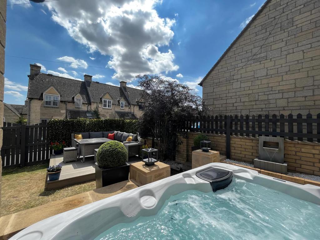 Luxurious 4 bedroom home in the heart of the Cotswolds with Hot Tub!, Stow  on the Wold – Updated 2023 Prices