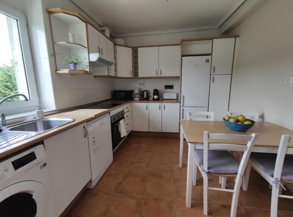 Kuchyňa alebo kuchynka v ubytovaní Apartamento Itsasoa Barrika