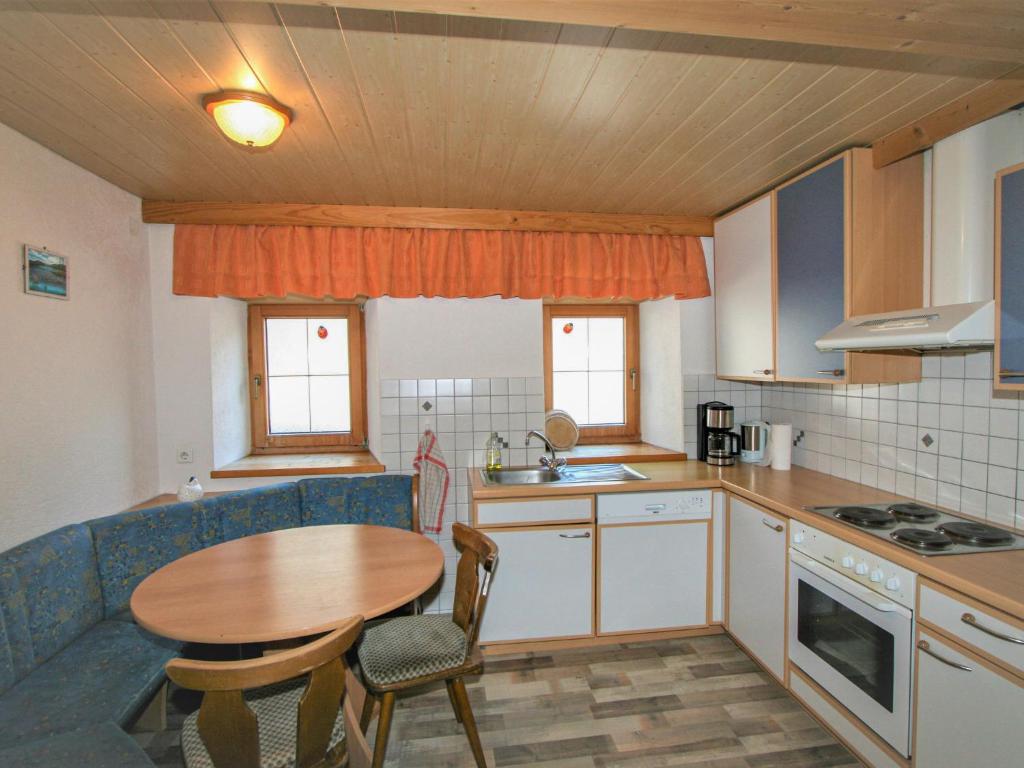 Kuchyňa alebo kuchynka v ubytovaní Apartment Binter by Interhome