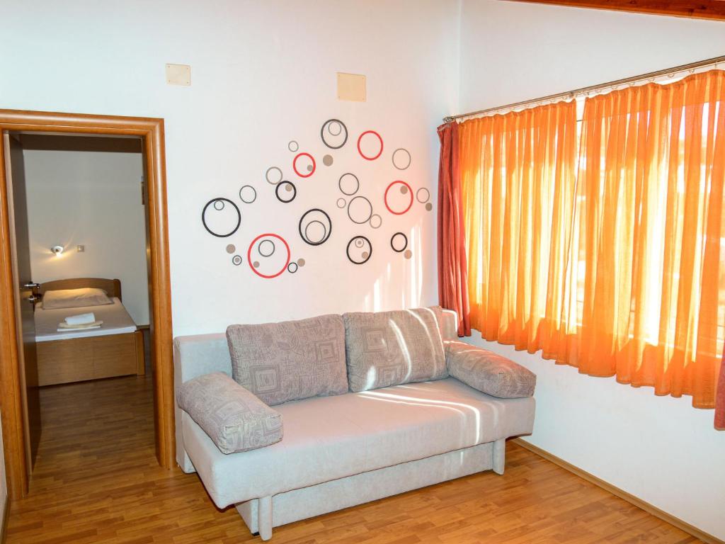 Posezení v ubytování Apartment Grebastica-1 by Interhome