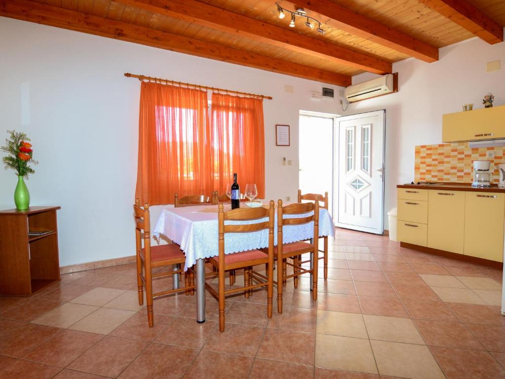 Fotografie z fotogalerie ubytování Apartment Grebastica-1 by Interhome v destinaci Brodarica
