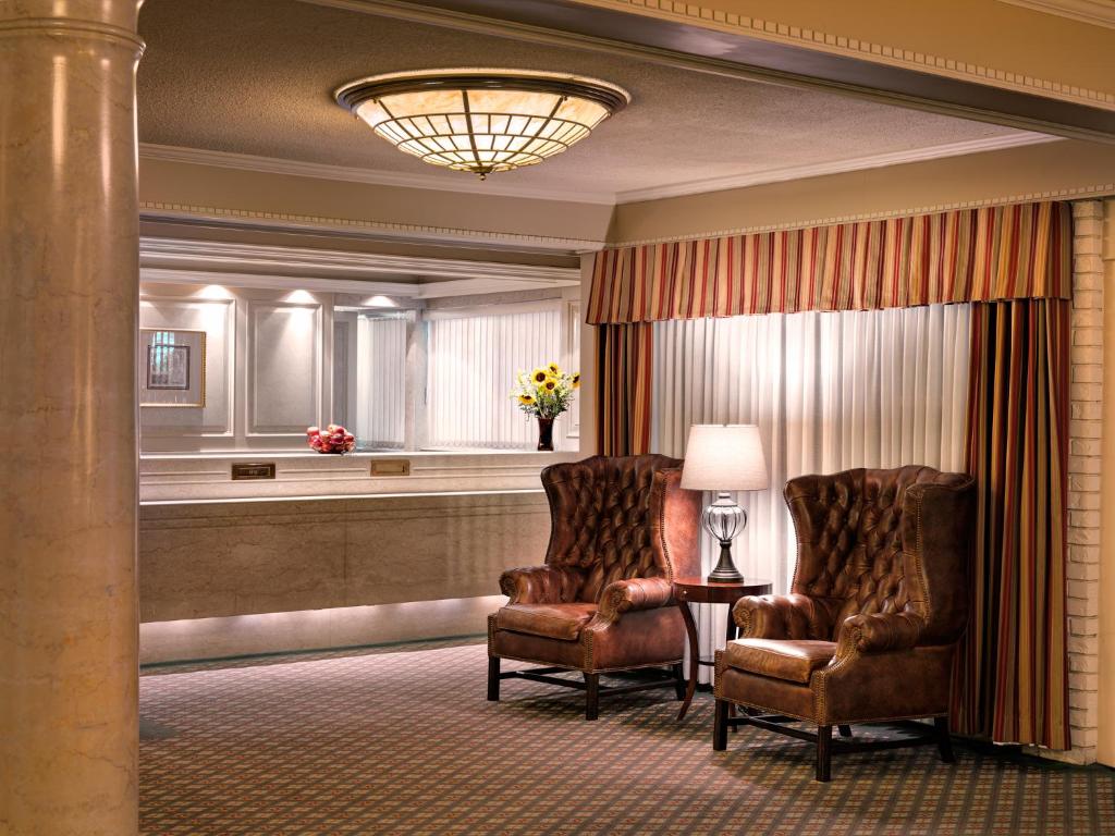 Posezení v ubytování Royal Scot Hotel & Suites