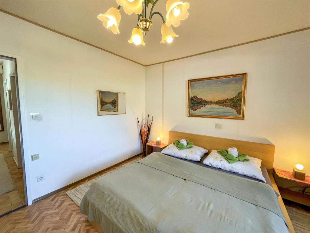 Posteľ alebo postele v izbe v ubytovaní Apartment Sollereder by Interhome