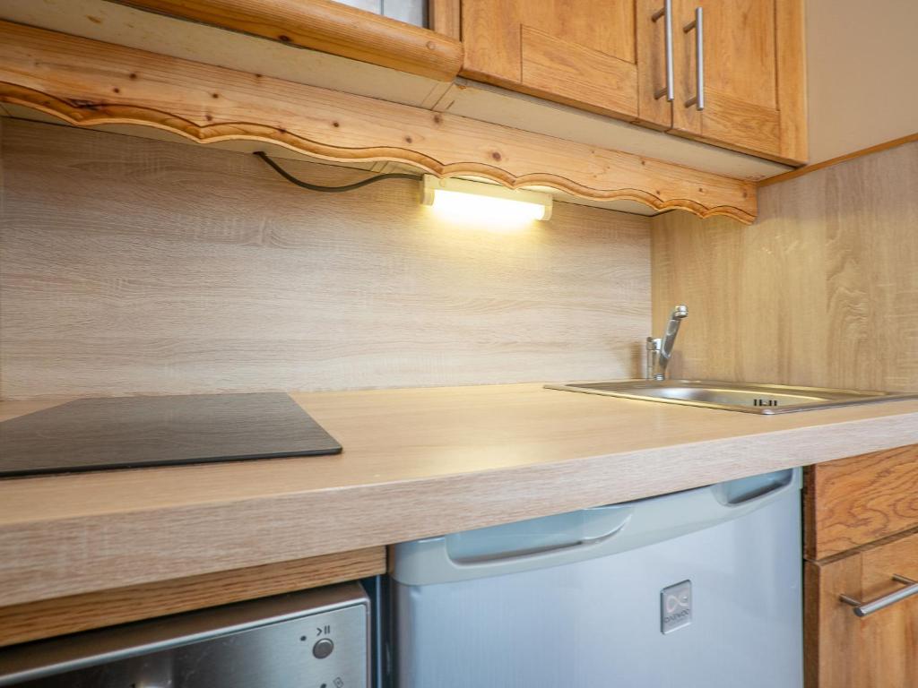 Kuchyň nebo kuchyňský kout v ubytování Apartment Arcelle 505 by Interhome