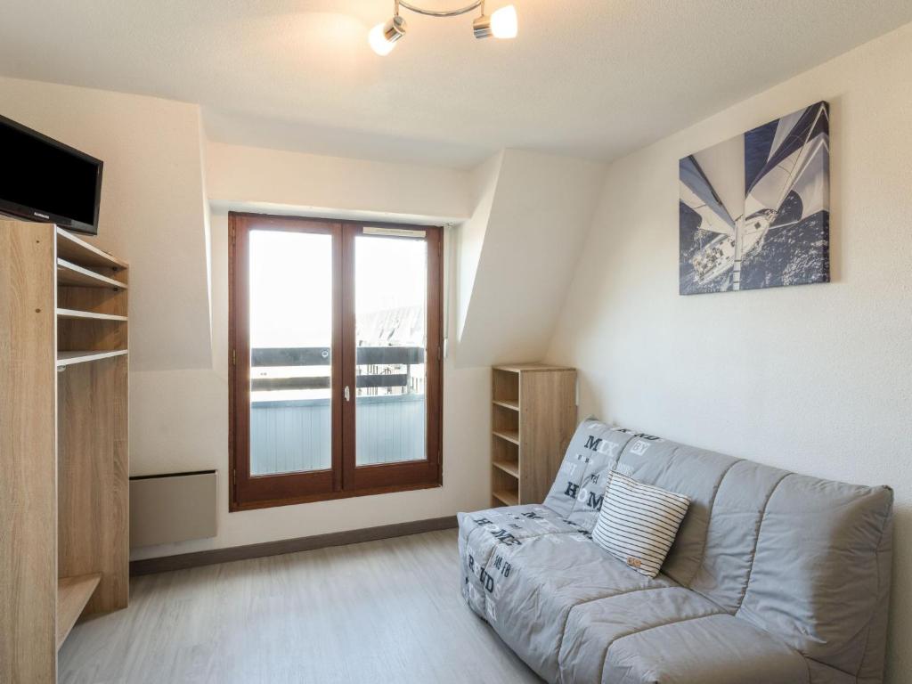Televízia a/alebo spoločenská miestnosť v ubytovaní Apartment Le Grand Cap-14 by Interhome