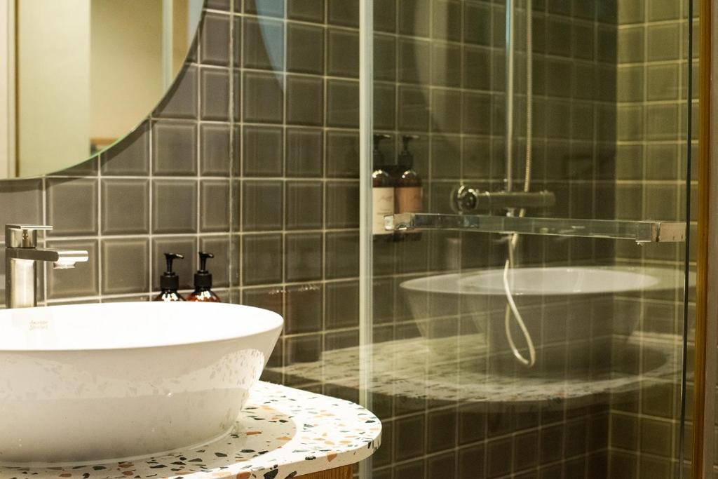 Tints of Blue Hotel - 4