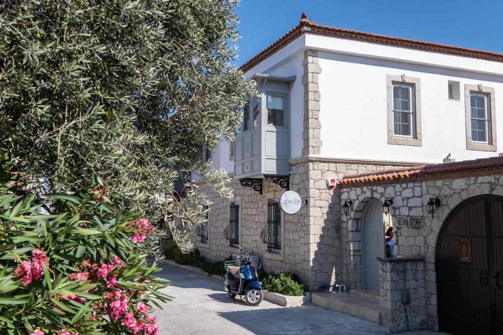 a scooter parked in front of a house at Caliza Alaçatı in Alaçatı