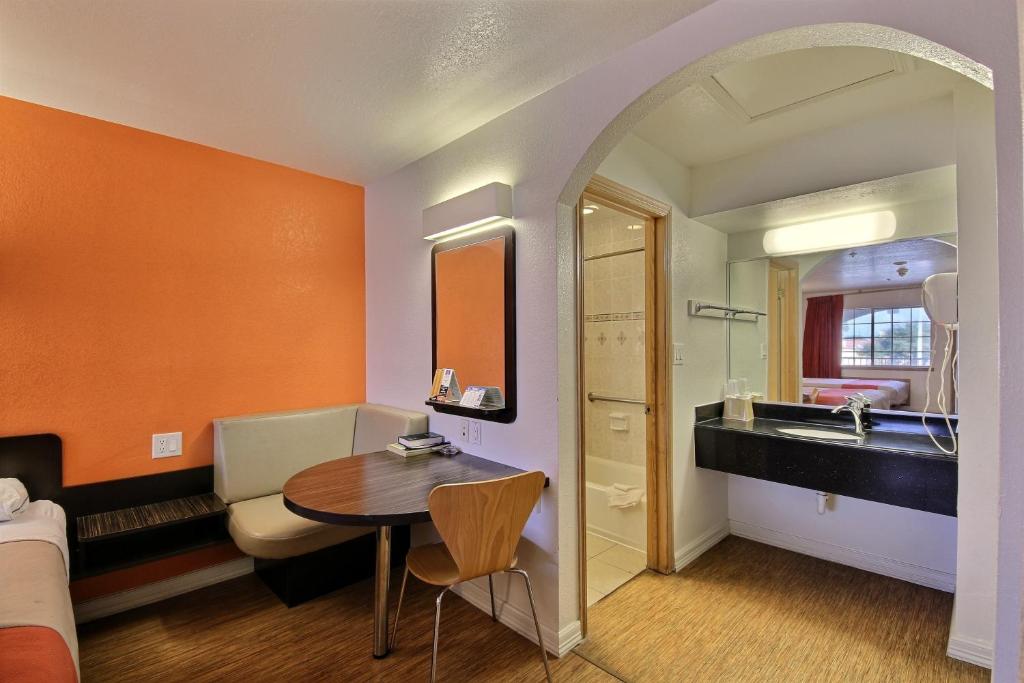 Motel 6-Edinburg, TX photo