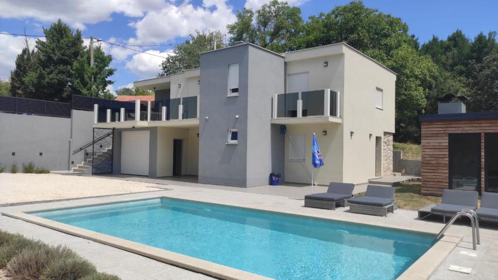 Luxury Villa With Swimming pool A&N