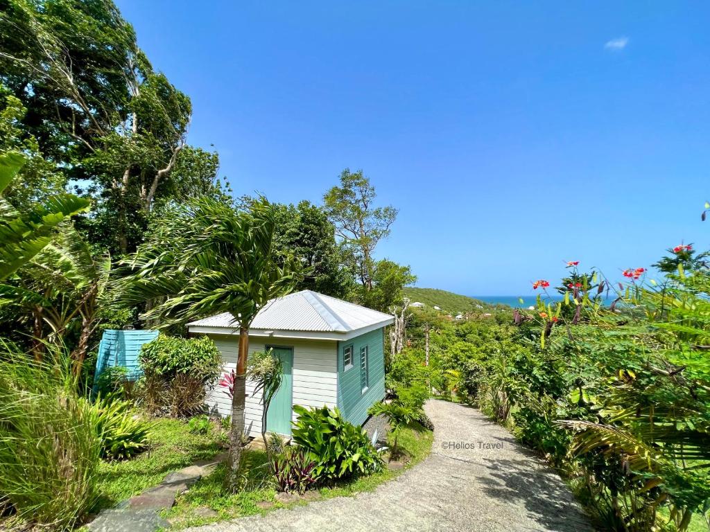 Zahrada ubytování Le Surf Lodge, chambre avec vue mer dans un écrin de verdure